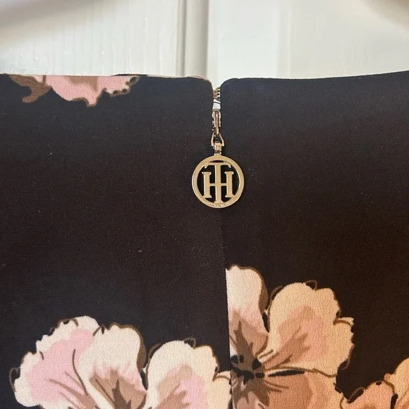 Tommy Hilfiger Black Floral Jersey Bell Sleeve Dress Size 6 - Picture 4 of 9